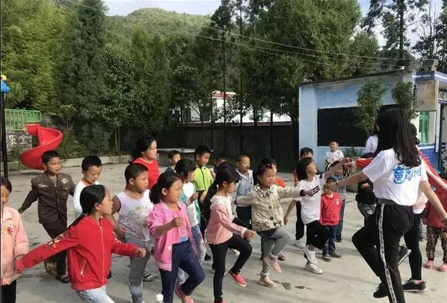 教育归纳变革获得初步成效教育归纳变革的中心是进步教育教育